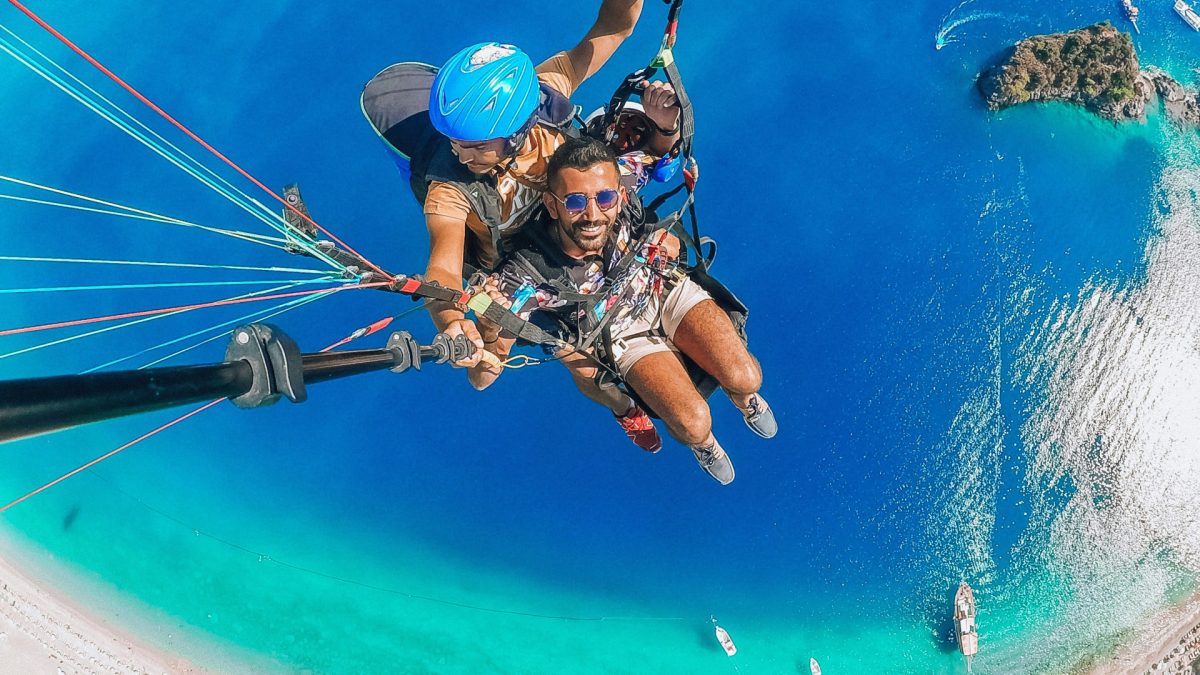 Découvrez les sensations fortes du saut en parachute !