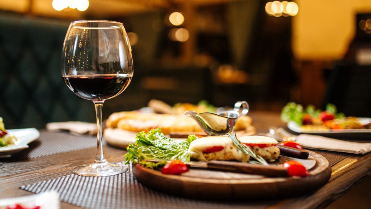 Comment profiter d’un bon repas entre amis à Saint-Galmier ?