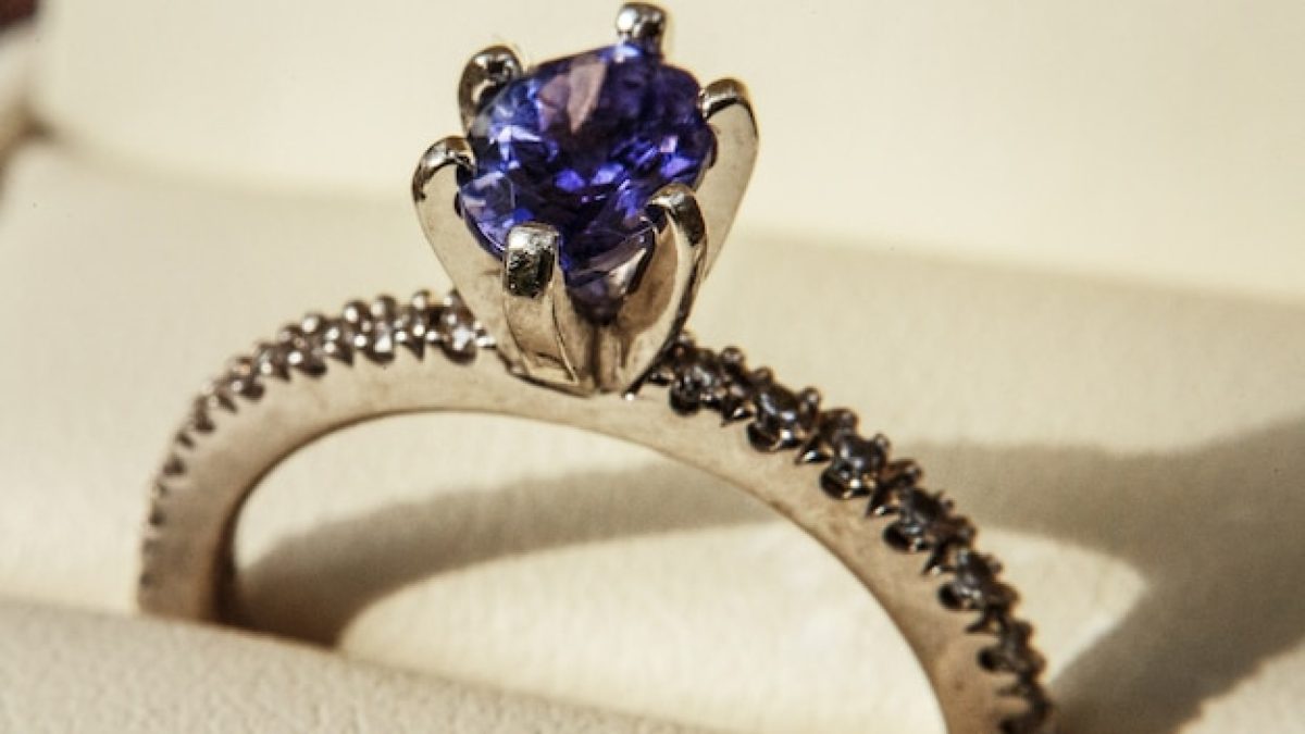 Bijoux anciens : pourquoi leur charme ne se démode jamais ?