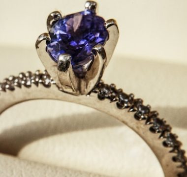 Bijoux anciens : pourquoi leur charme ne se démode jamais ?