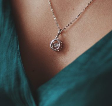 Quels sont les critères essentiels pour choisir un pendentif en diamant de qualité ?