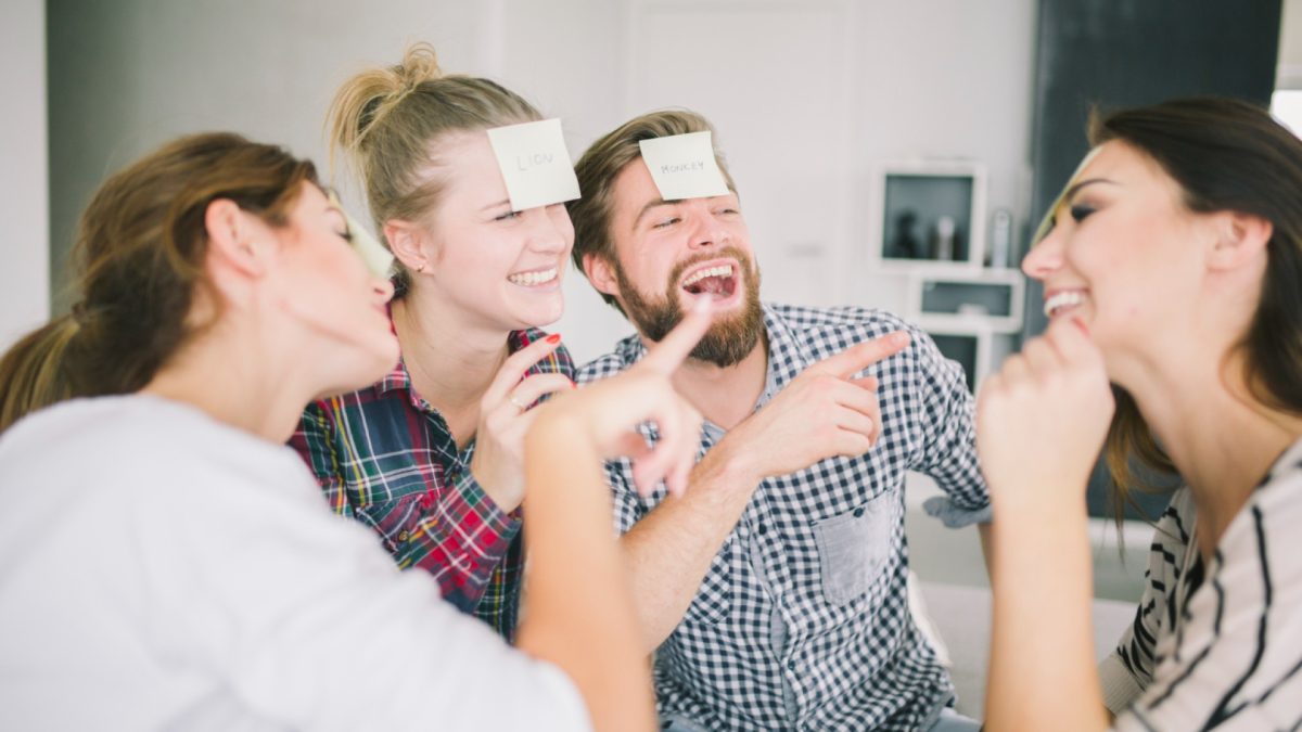 Jeux de soirée adultes : pourquoi le défi pimenté s'invite dans nos salons